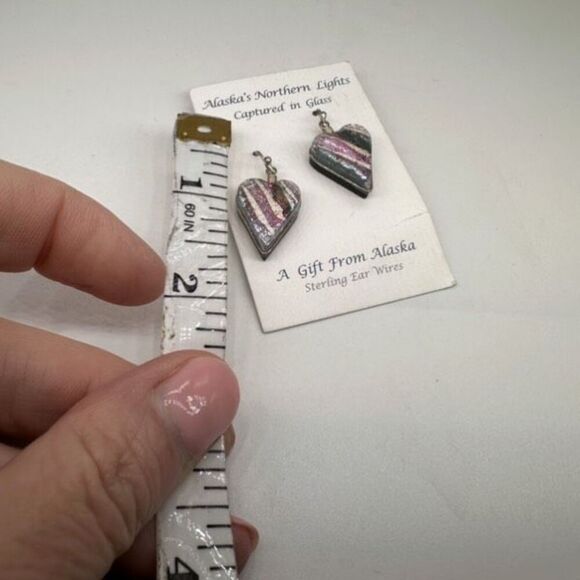 NWT Alaska’s Northern Lights Handcrafted Sterling Glass Heart Dangle Earrings - Picture 3 of 6